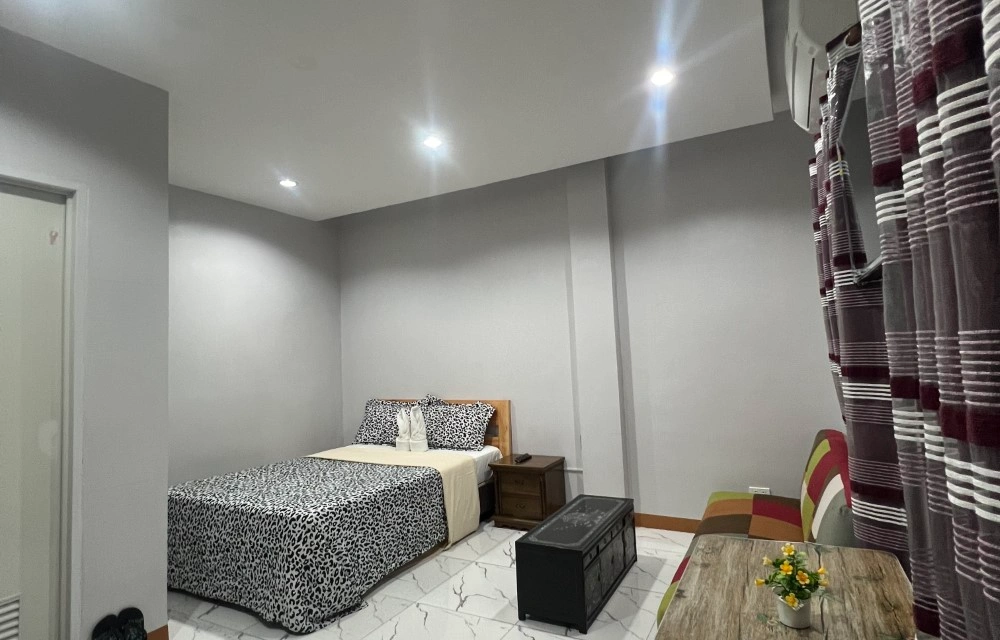 Studio Room